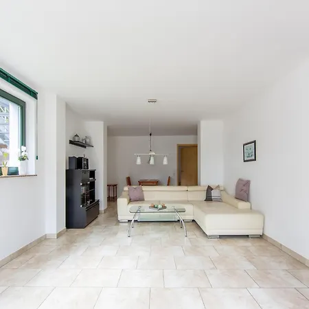 Apartment With Terrace, Cleaning Included Eisfeld